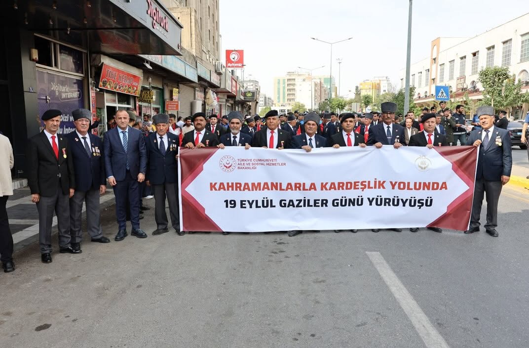 Kahramanlarla Kardeşlik Yolunda 19 Eylül Gaziler Günü Yürüyüşü Gerçekleştirildi 