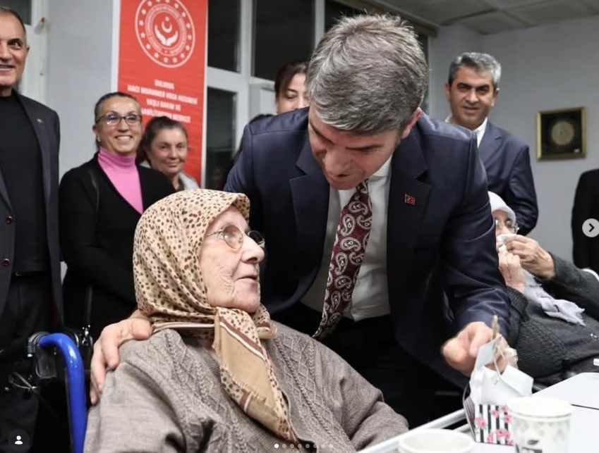 Valimiz Önder BAKAN, Huzurevi Sakinleriyle Akşam Yemeğinde Bir Araya Geldi