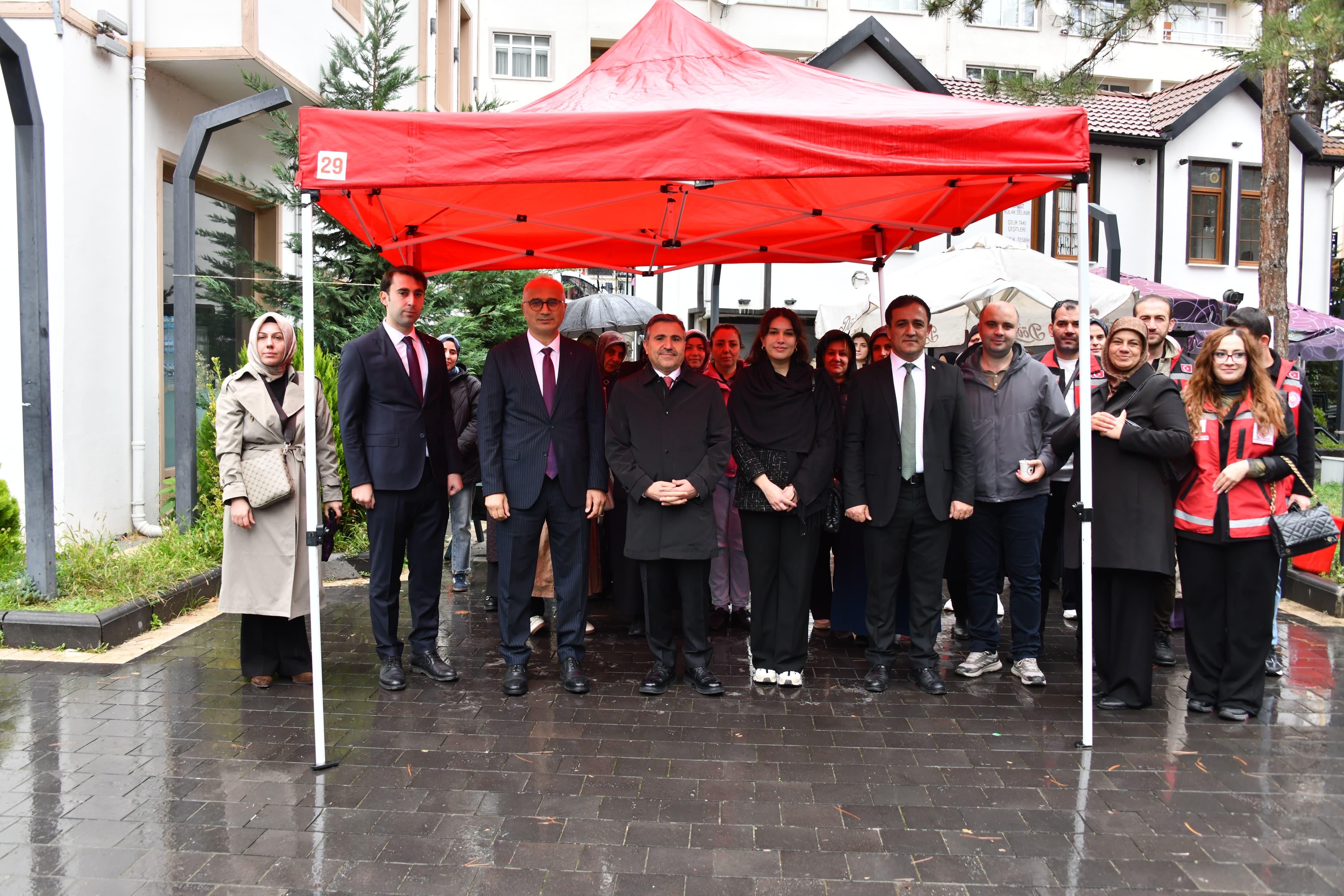 1 Ekim Dünya Yaşlılar Günü’nde Atatürk Parkı’ndaki Stantlar Ziyaret Edildi