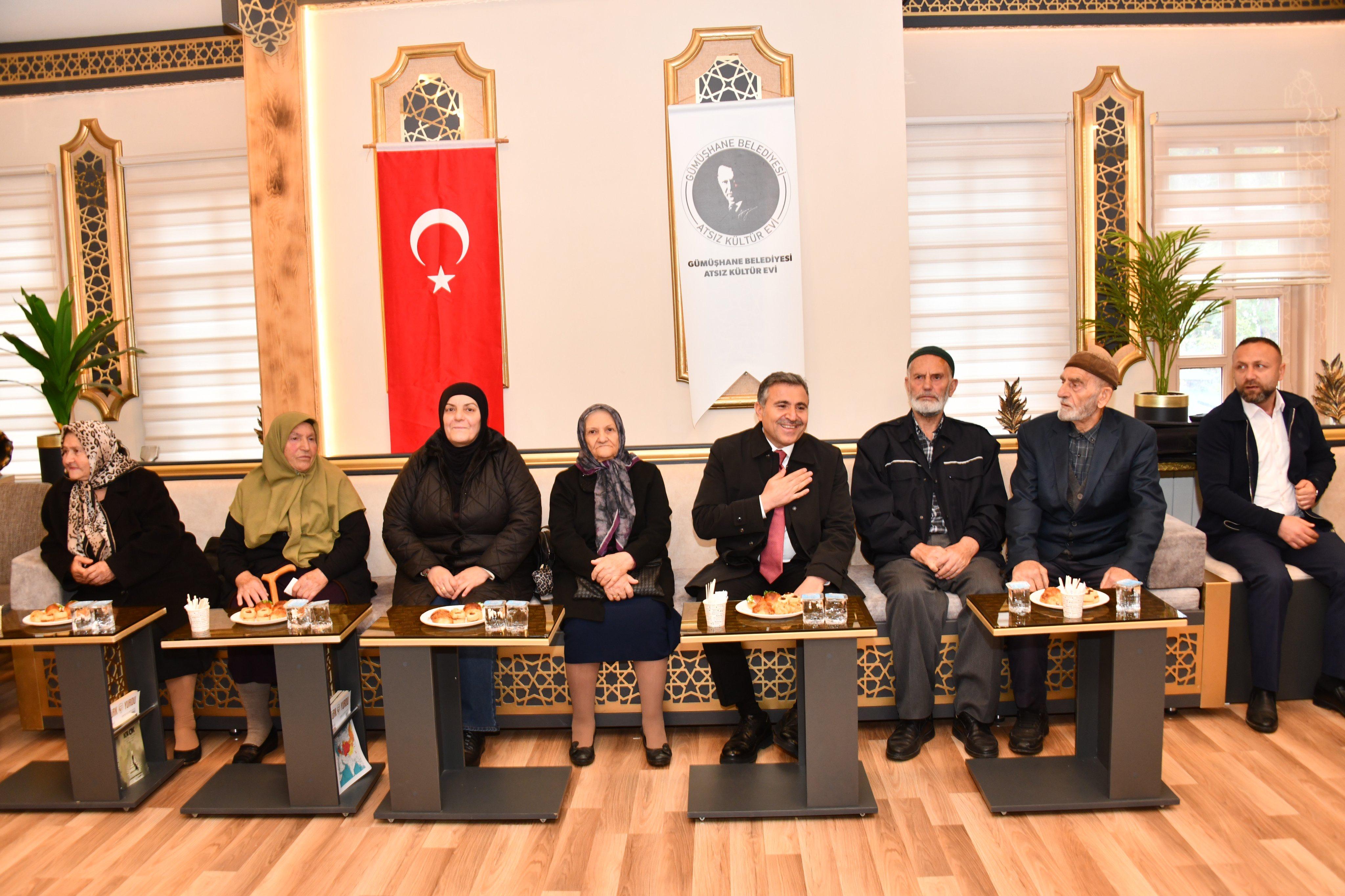 1 Ekim Dünya Yaşlılar Günü’nde Hüseyin Nihal Atsız Kültür Evi’nde Anlamlı Söyleşi