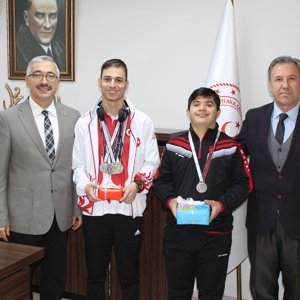 İl Müdürümüz Yüzme Şampiyonasında Göstermiş Oldukları Başarılardan Dolayı ASP GSK Sporcularımızı Ağırladı. - fotoğraf 1