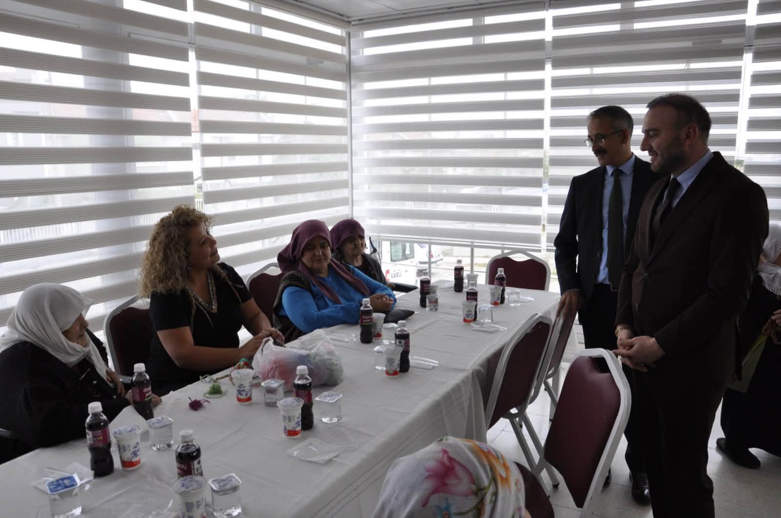  Sorgun Huzurevi Yaşlı Bakım ve Rehabilitasyon Merkezi sakinlerimizle 1 Ekim Dünya Yaşlılar Günü Kutlandı.