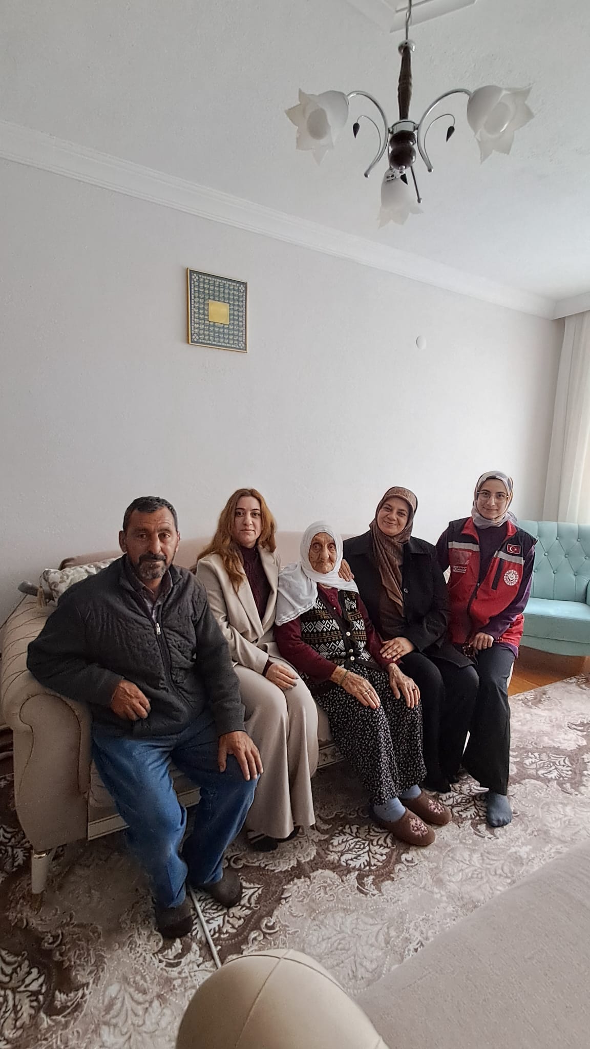 Kıymetli Büyüklerimize  Anlamlı Hane Ziyaretleri