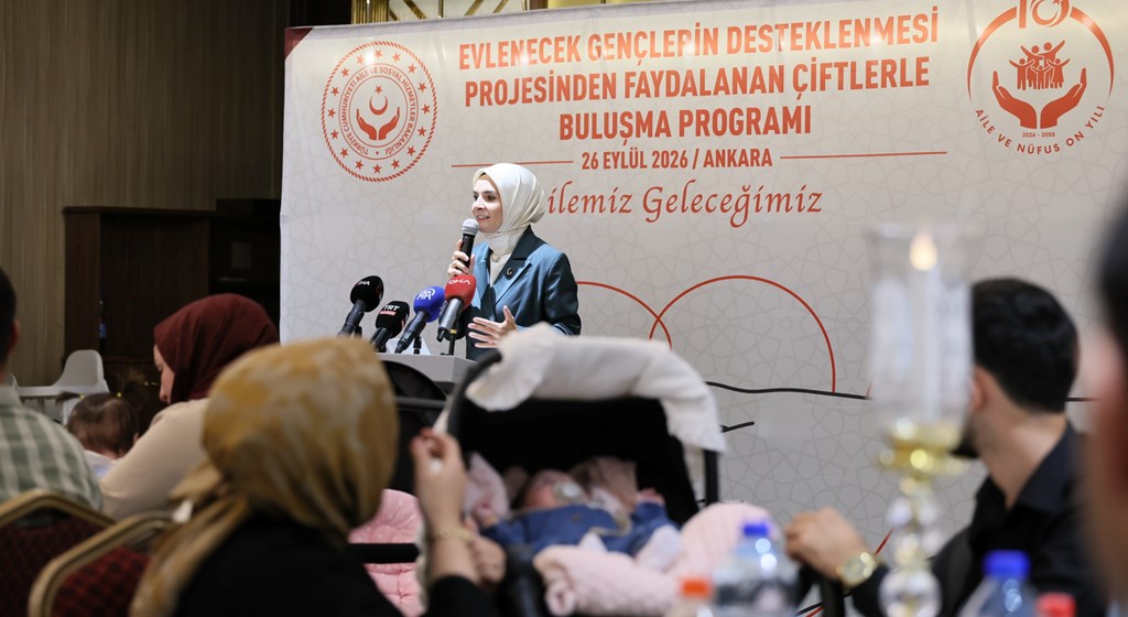Bakanımız Göktaş, Evlenecek Gençlerin Desteklenmesi Projesi'nden Yararlanan Çiftlerle Buluştu