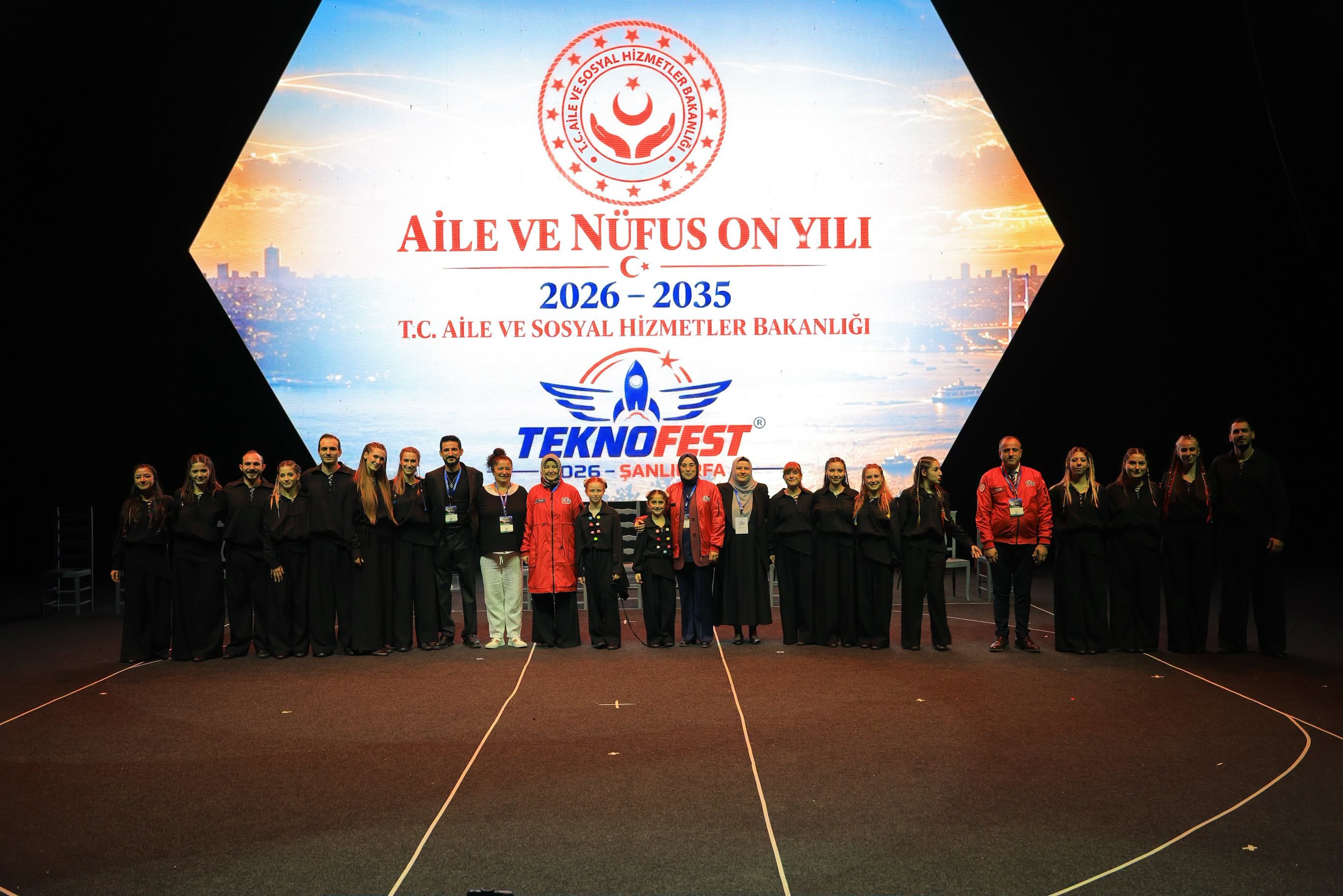  Bakanlığımızın Katkılarıyla TEKNOFEST’te “İlk Işıktan Geleceğe” Tiyatro Oyunu Sahnelendi