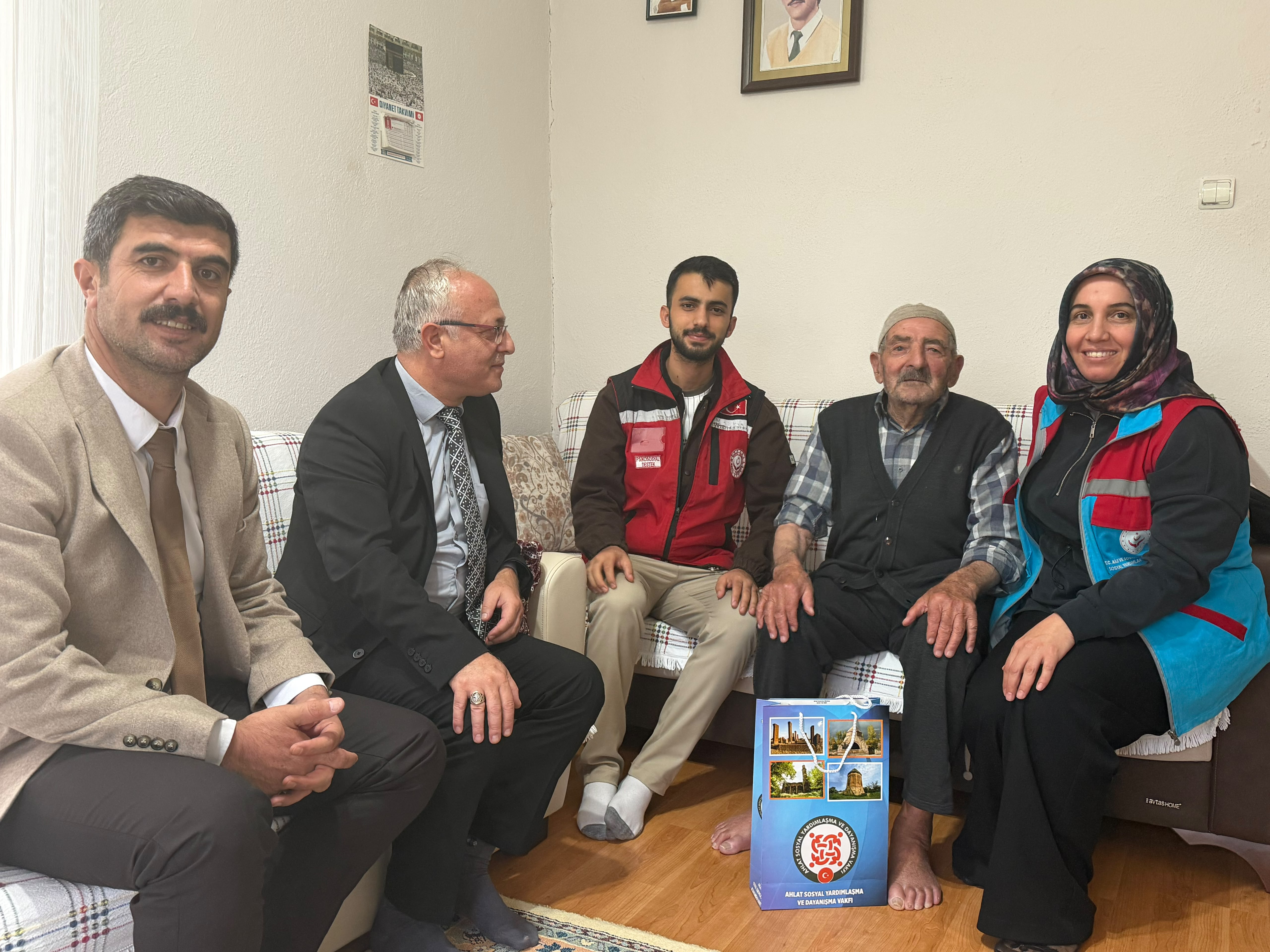 1 Ekim Dünya Yaşlılar Günü münasebetiyle ulu çınarlarımız ziyaret edilmiştir