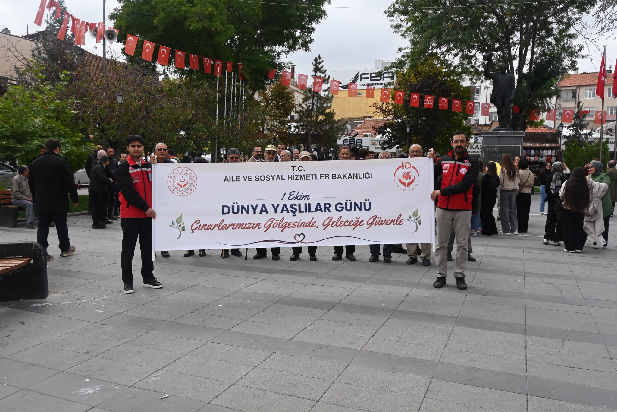 1 Ekim Dünya Yaşlılar Günü’nde Farkındalık Yürüyüşü Düzenlendi