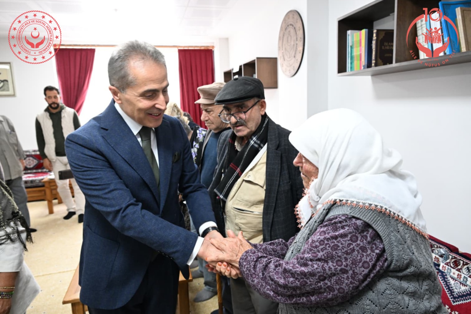 Valimiz Sayın Hüseyin KÖK ve İl Müdürümüz Cüneyd ÖZDEMİR Dünya Yaşlılar Günü’nde Kapadokya Huzurevimizi Ziyaret Etti