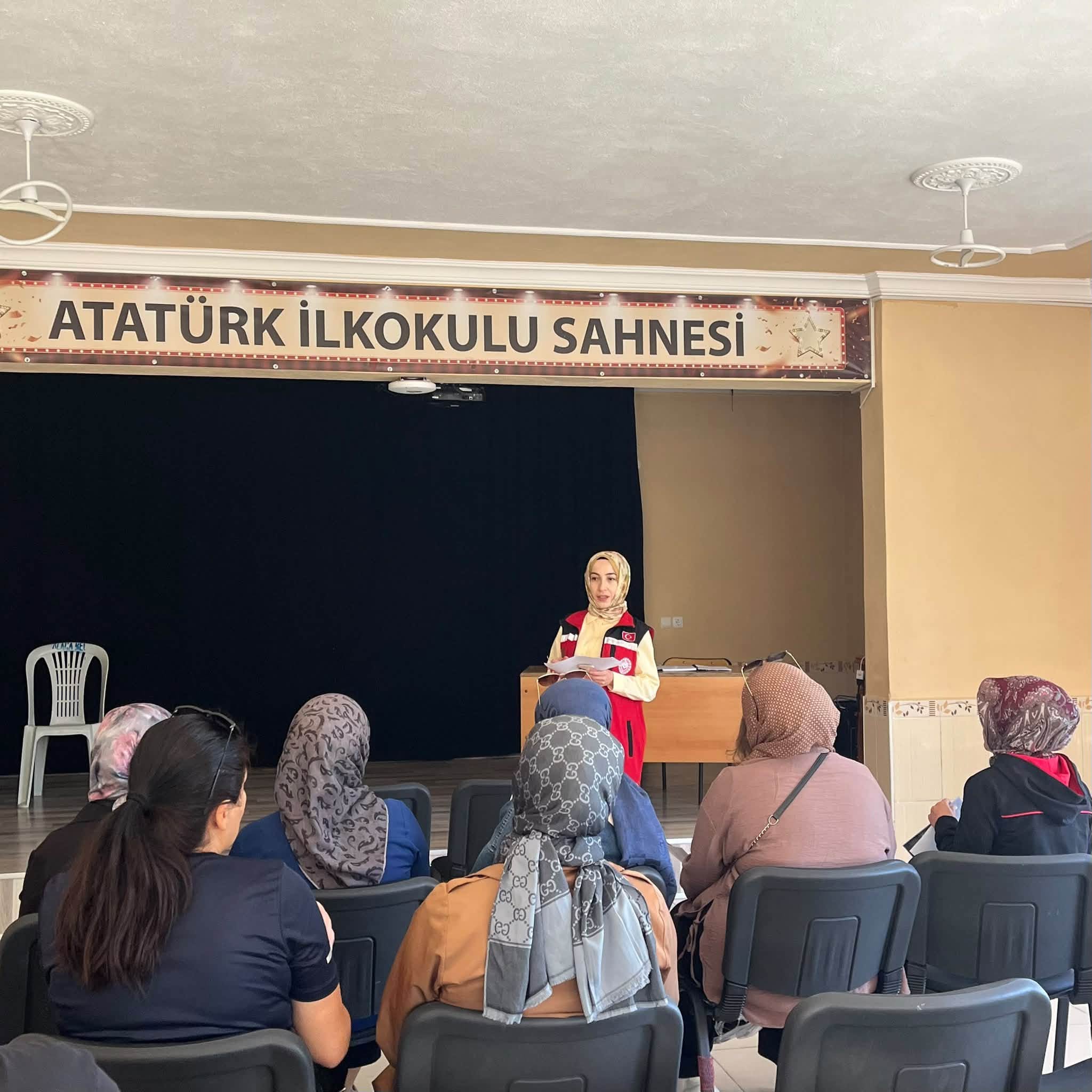 Alaca’da Velilere “İlk Öğretmenim Ailem” Projesi Tanıtıldı,