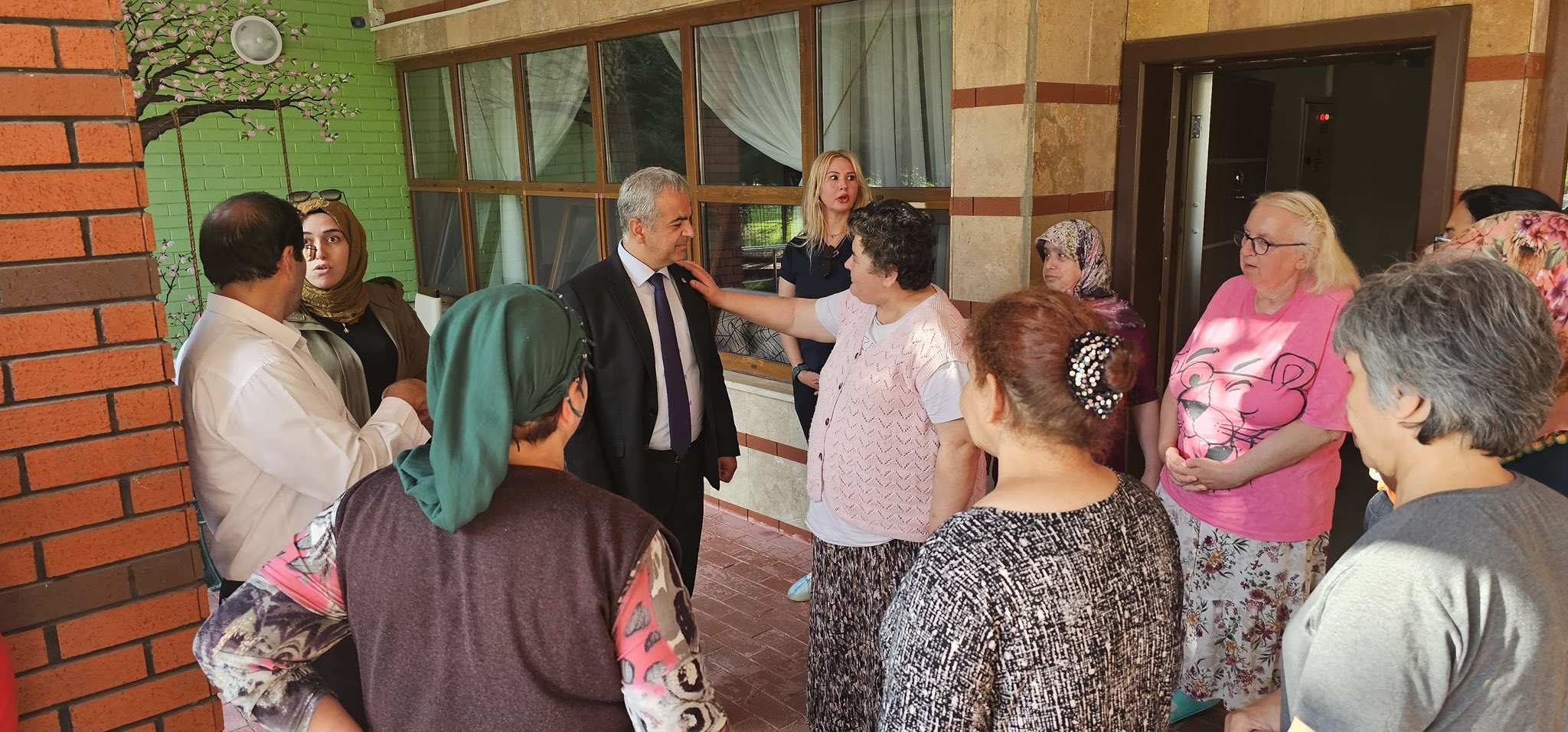 İl Müdürümüz Sayın Ömer Faruk ERGÜN, Engelsiz Yaşam Bakım, Rehabilitasyon ve Aile Danışma Merkezimize ziyaret gerçekleştirerek özel bireylerimizle bir araya geldi.