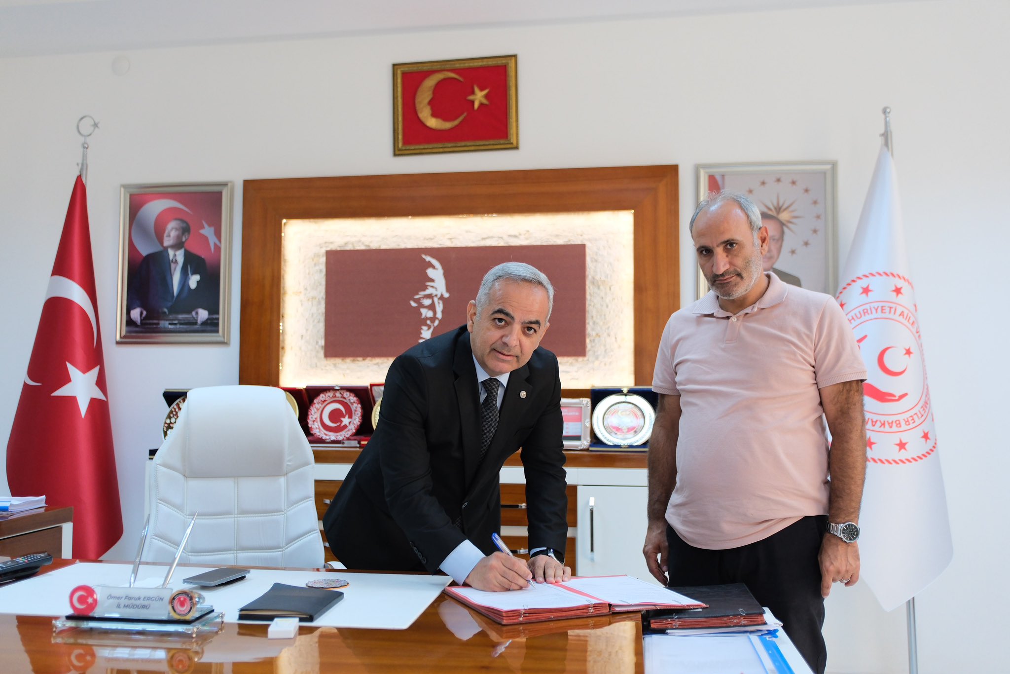 İl Müdürlüğümüz ile Malatya Yetiştirme Yurtlarından Ayrılanlar ve Koruyucı Aile Yardımlaşma Derneği (YADER) arasında çocuk odaklı çalışmalar için iş birliği protokolü imzalandı.
