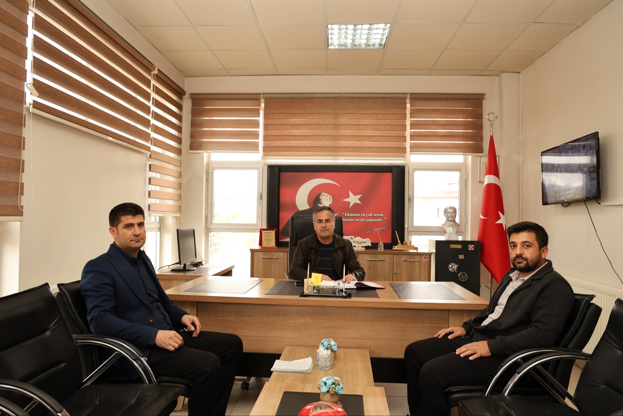 İl Müdürümüz Vefa Akdoğan, Edremit Huzurevi Yaşlı Bakım Rehabilitasyon Merkezi Müdürlüğümüzü ziyaret ederek yürütülen çalışmalar halkında bilgi aldı, denetim ve incelemelerde bulundu.