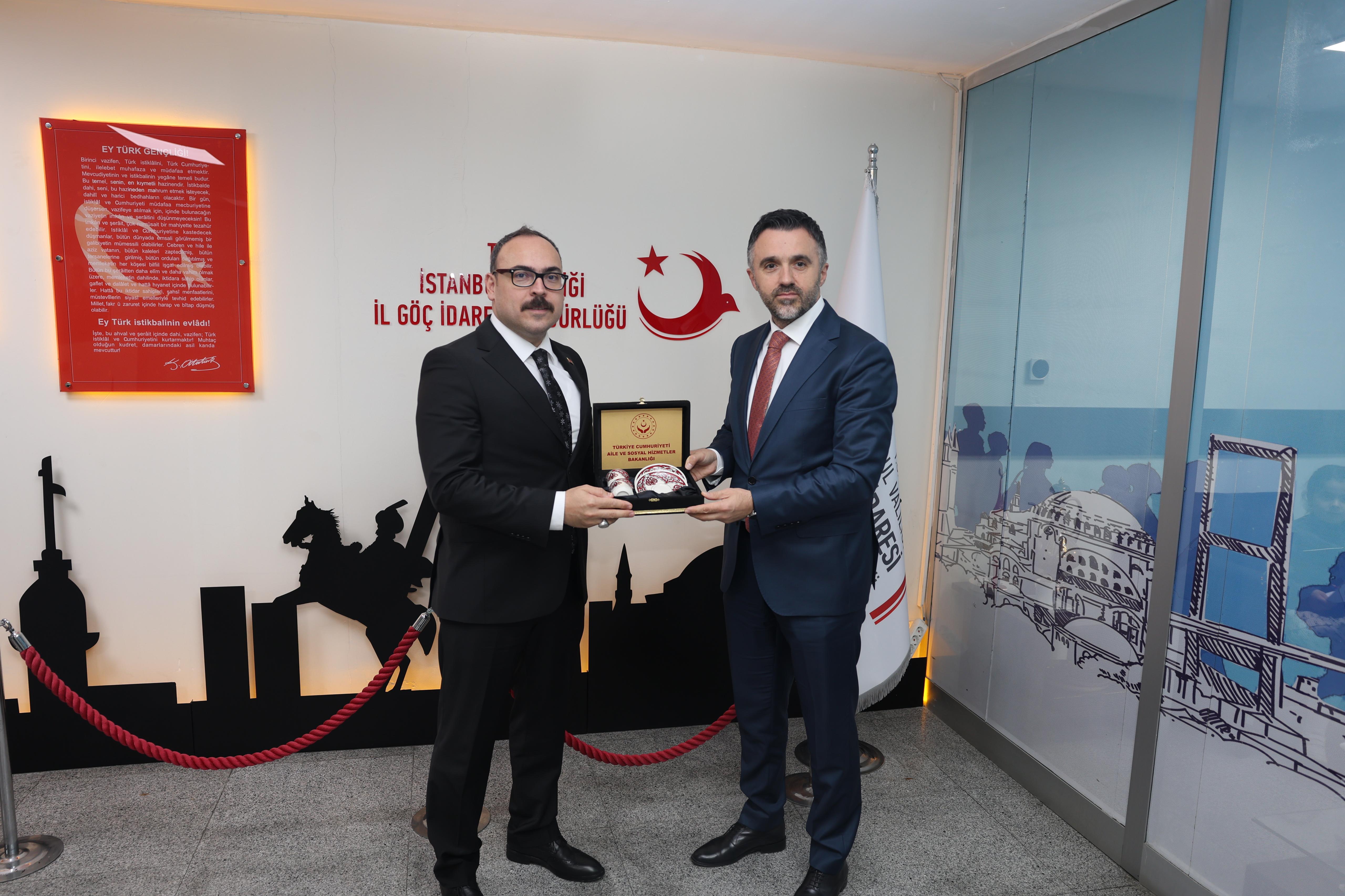 İl Müdürümüz Sn. Ömer Turan, İstanbul İl Göç İdaresi Müdürü Olarak Göreve Başlayan Ekrem Emre Çölyen’e Hayırlı Olsun Ziyaretinde Bulundu