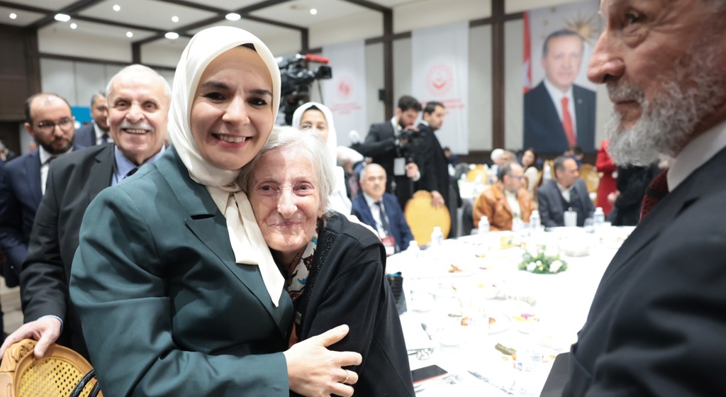 Ekim ayı yaşlı ve engelli aylıkları hesaplara yatırılmaya başlandı