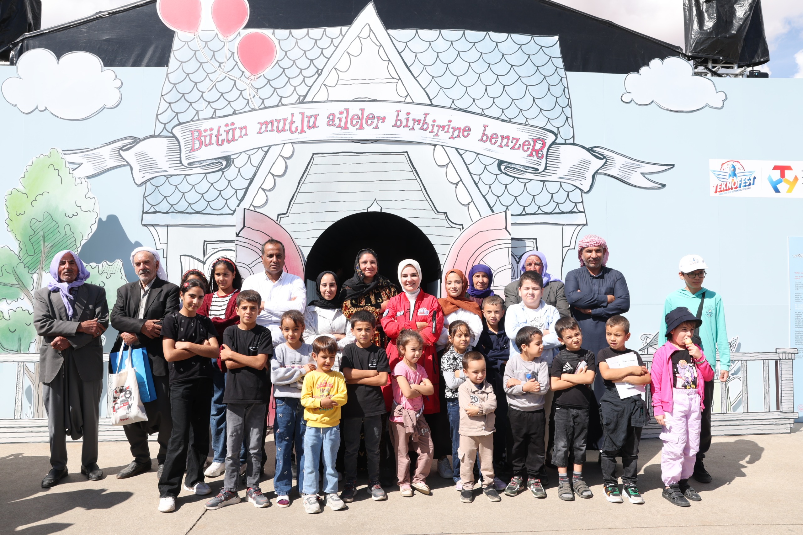 Aile ve Sosyal Hizmetler Bakanımız Göktaş, TEKNOFEST Güneydoğu'yu ziyaret etti