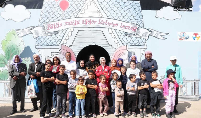 Aile ve Sosyal Hizmetler Bakanımız Göktaş, TEKNOFEST Güneydoğu'yu ziyaret etti
