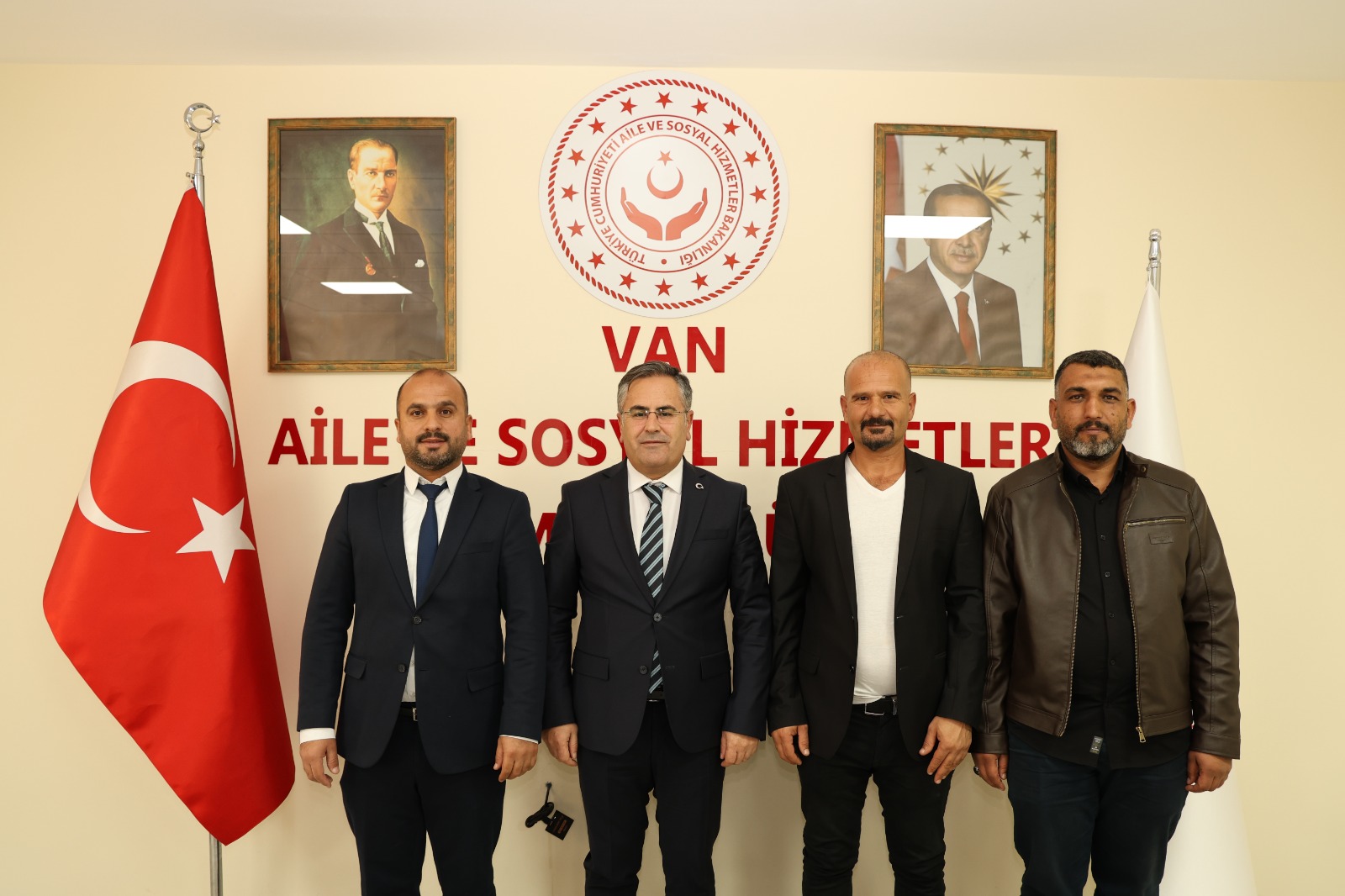 ASDEPDER Dernek başkanı Haluk Demirtosun ve beraberindeki heyet İl Müdürümüz Vefa Akdoğan'ı ziyaret ettiler.