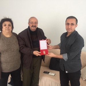 Kahraman Kıbrıs Gazilerimize evlerinde ziyaret edilerek Milli Mücadele Madalyası ve Beratları takdim edildi. - fotoğraf 1
