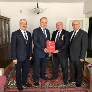 Gazilerimizi Yalnız Bırakmıyoruz, Gazimiz Durmuş YİĞİT Evinde Ziyaret Edildi - fotoğraf 1
