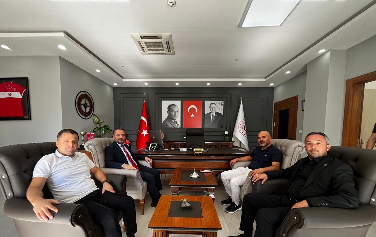 Sağlık-Sen Muğla Şube Başkanı Özcan ÇİÇEK, İl Müdürümüz Mahmut SELÇUK’u makamında ziyaret etti.