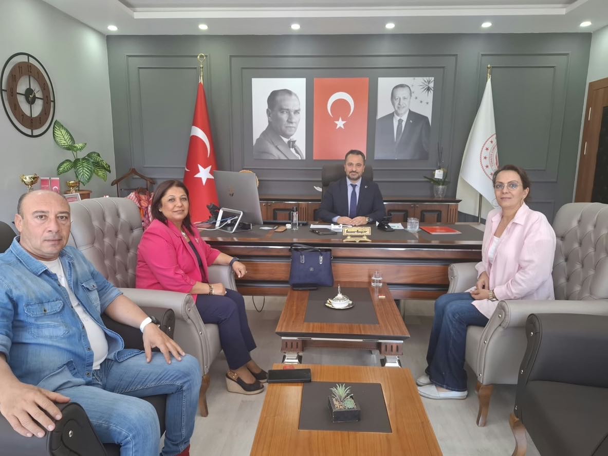 Muğla Gazetesi Yayın Yönetmeni Elvan GÖÇER, İl Müdürümüz Mahmut SELÇUK’u makamında ziyaret etti. 