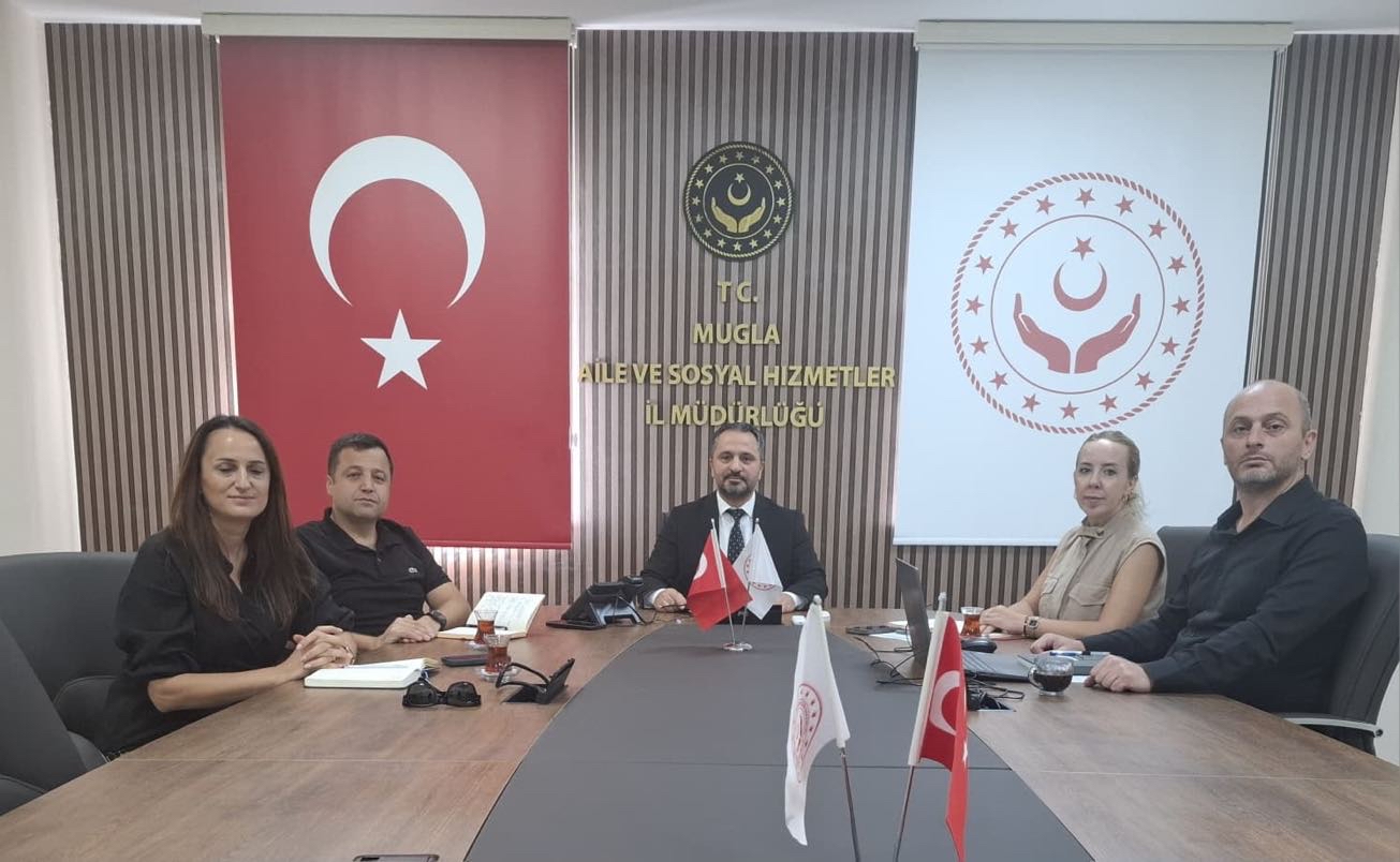 İl Müdürümüz Mahmut SELÇUK başkanlığında, İl Müdür Yardımcılarımızın katılımıyla müdürler toplantısı gerçekleştirildi. 