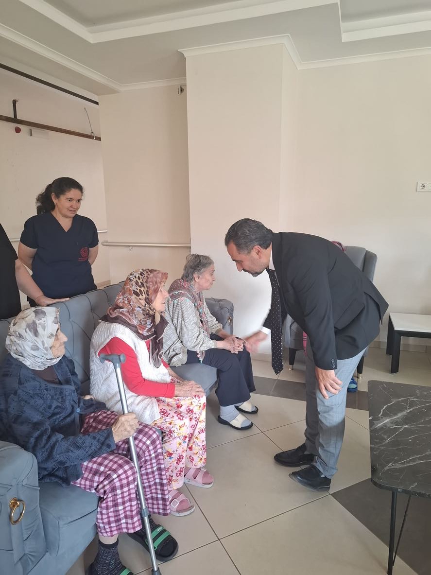 İl Müdürümüz Mahmut SELÇUK, Abide Hasan Nuri Öncüer Huzurevi’ni ziyaret ederek büyüklerimizle bir araya geldi.