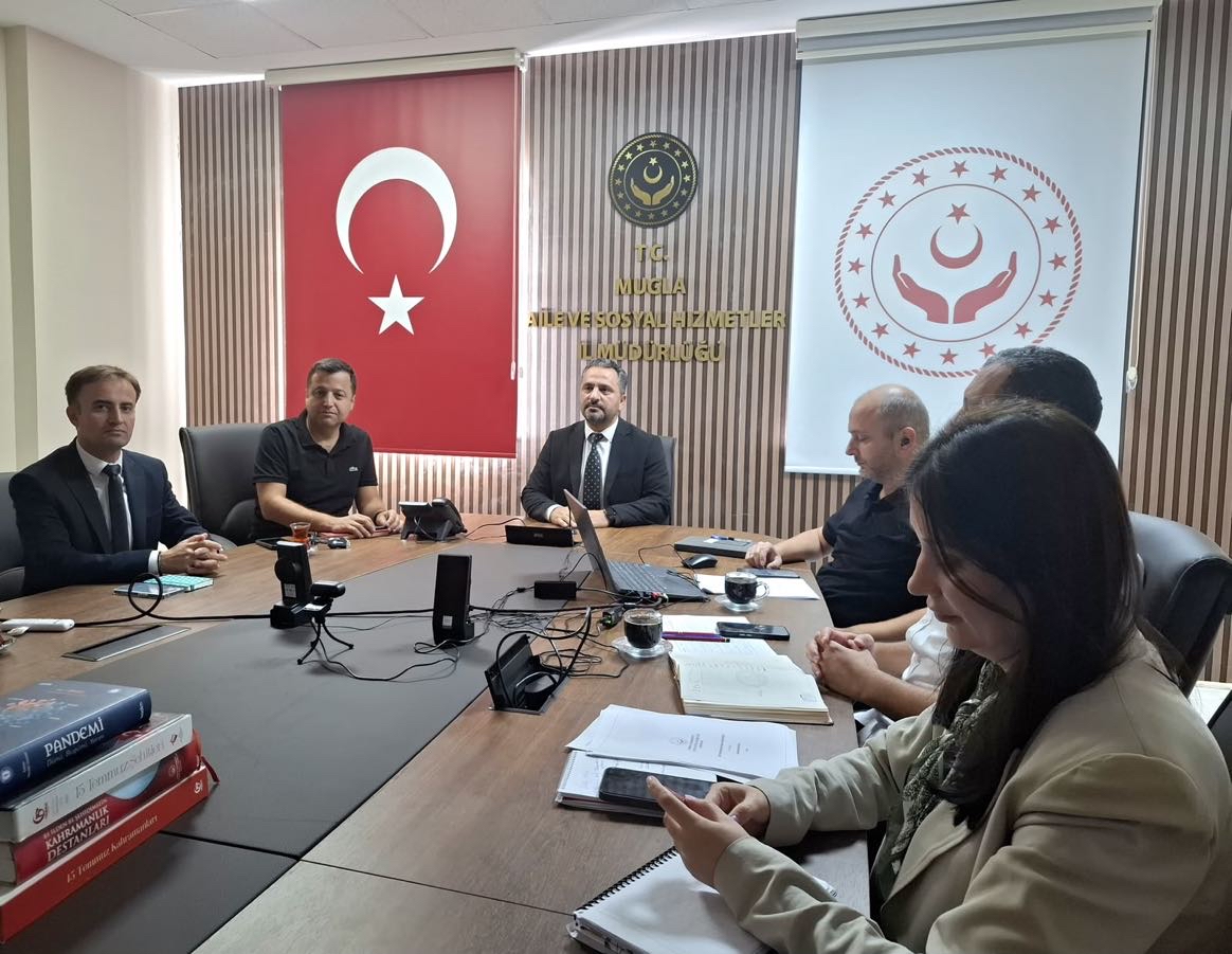 İl Müdürümüz Sayın Mahmut SELÇUK başkanlığında, İl Müdür Yardımcılarımız ve kuruluş müdürlerimizin katılımıyla “İyilik Var” toplantısı gerçekleştirildi.
