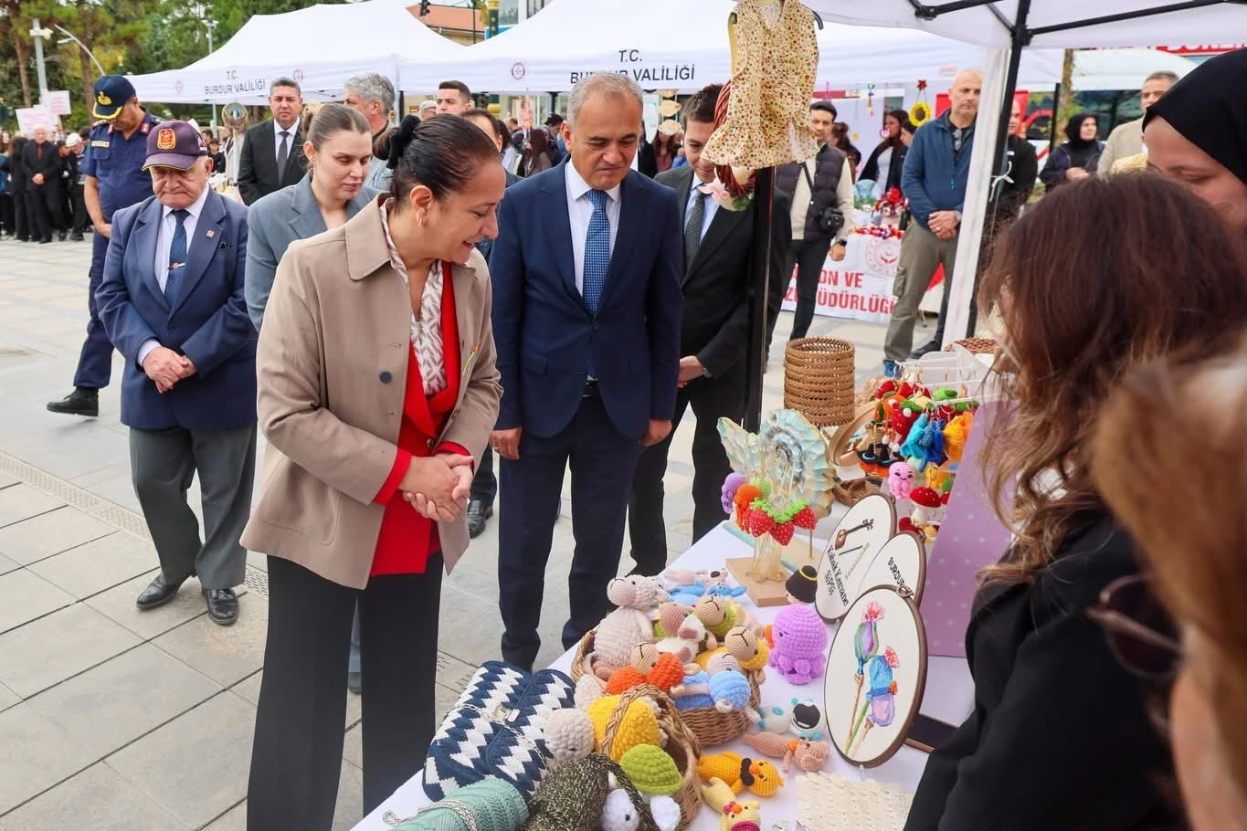 Sayın Valimiz Tülay BAYDAR BİLGİHAN, 1 Ekim Dünya Yaşlılar Günü Münasebetiyle Cumhuriyet Meydanı’nda Düzenlenen Programa Katıldı