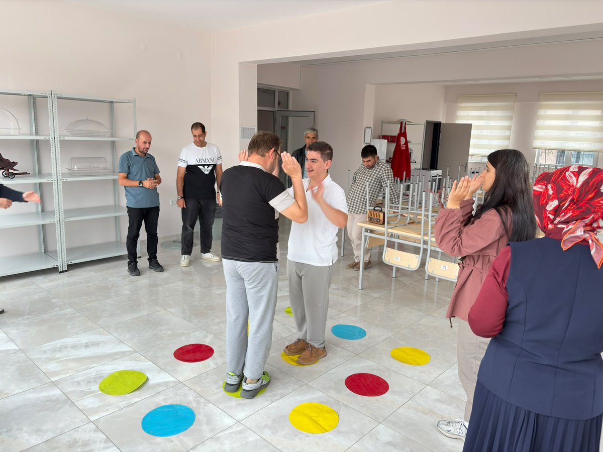 Engelli Aktif Yaşam Merkezimizdeki özel gereksinimli bireylerimizin dikkat, hafıza ve problem çözme becerilerini, geliştirici drama çalışmaları yaptık.