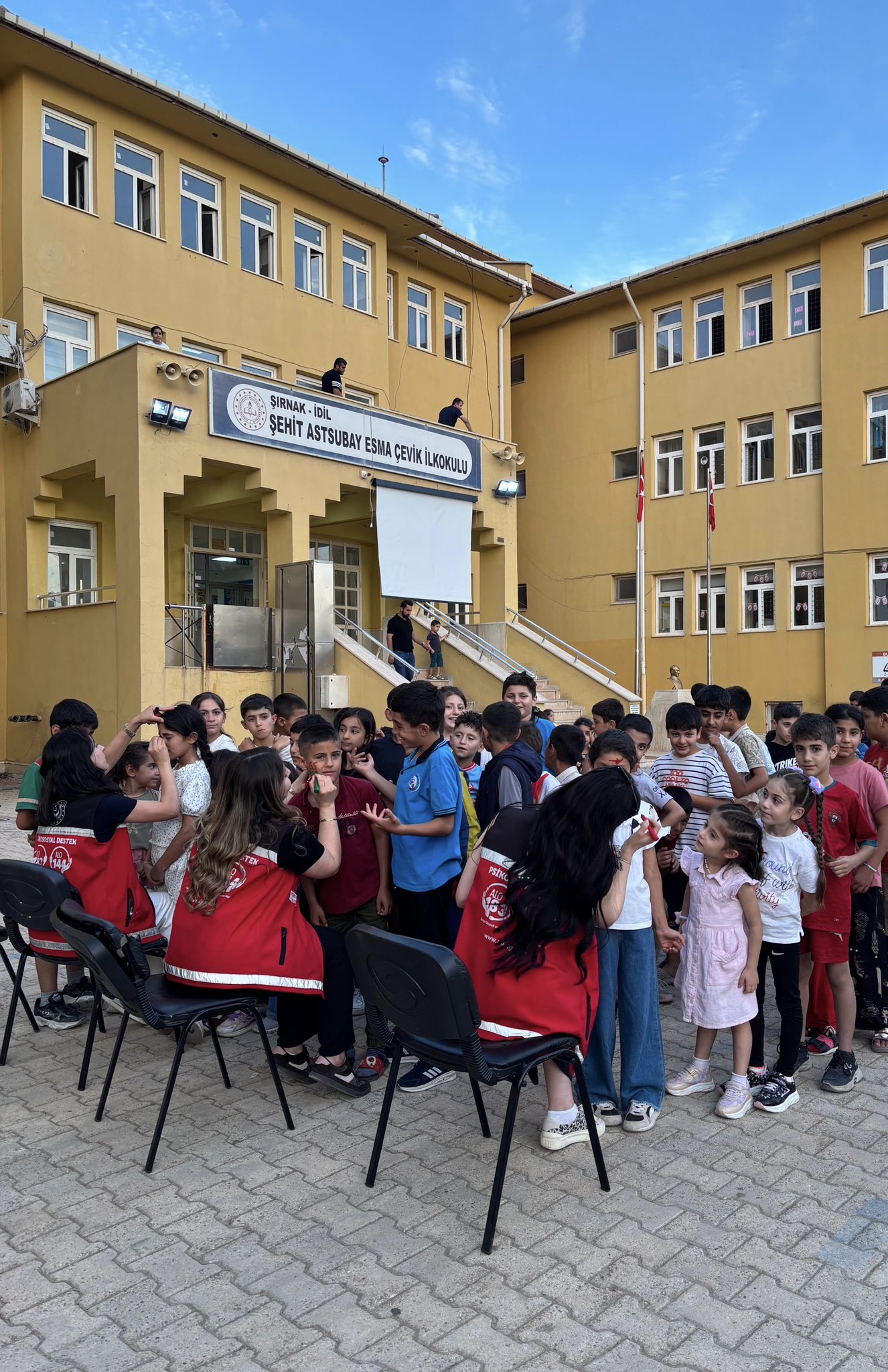🎬🌙 Gökyüzü Altında Çocuk Kahkahaları İdil’de