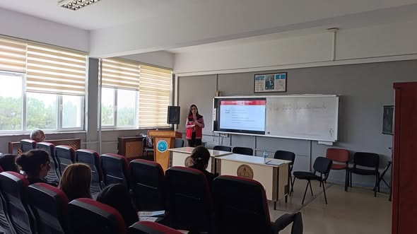 Sarı Saltuk Anadolu Lisesi öğrencilerine yönelik Kadına Yönelik Şiddetle Mücadele Semineri gerçekleştirildi.