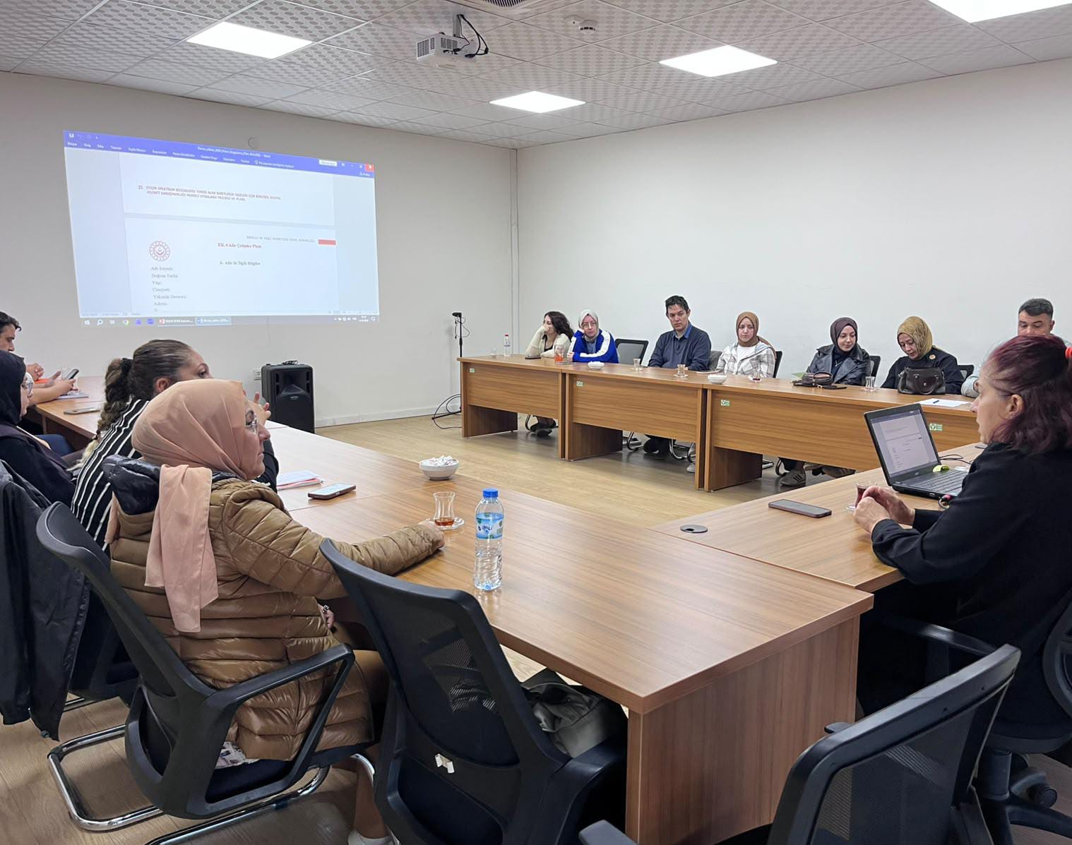 Otizm Spektrum Bozukluğu Tanısı Alan Bireylerin Ailelerine Yönelik Bireysel Sosyal Hizmet Danışmanlığı Projesi  Kapsamında Toplantı Yapıldı