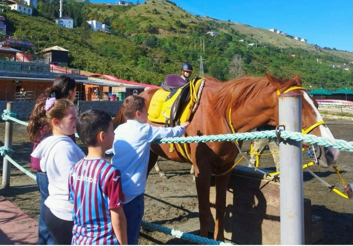Sera Gölü Hayal Vadisi’nde Bulunan At Çiftliğine Gezi Gerçekleştirildi.