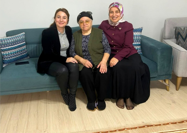 Şehidimiz Ali Yasin Erosmanoğlu’nun Annesi Nurten Erosmanoğlu Hanesinde Ziyaret Edildi.