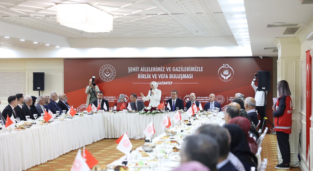 Bakan Göktaş, Gaziantep'te şehit aileleri ve gazilerle vefa buluşmasında bir araya geldi: