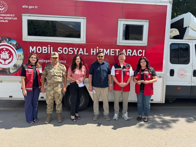 Bakanlığımız tarafından Bingöl’ümüze gönderilen Mobil Sosyal Hizmet Aracı kığı kaymakamın'da vatandaşlarımızla buluştu. 