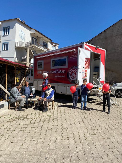Bakanlığımız tarafından Bingöl’ümüze gönderilen Mobil Sosyal Hizmet Aracı Arakonak Beldesin'de vatandaşlarımızla buluştu. 