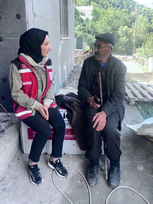 1 Ekim Dünya Yaşlılar Günü münasebetiyle İl Müdürlüğümüze bağlı Karlıova Sosyal Hizmet Merkezi tarafından kıymeti yaşlılarımız ziyaret edildi. 