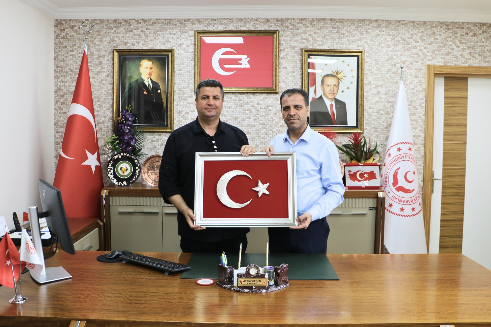 Elazığ Aile ve Sosyal Hizmetler İl Müdürü Serdar DEMİRCİ, İl Müdürümüz Ali Sait ÇEÇEN ile bir araya gelerek yürütülen çalışmalar ve kurumlar arası iş birliğine ilişkin değerlendirmelerde bulundu.