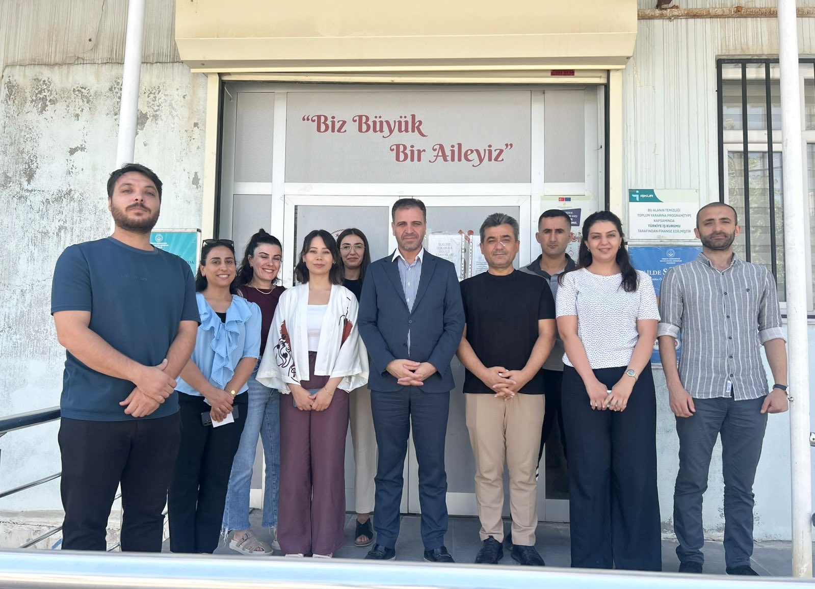 Lice Sosyal Hizmet Merkezi   İl Müdürümüz Sayın Ali Sait Çeçen,  Lice Sosyal Hizmet Merkezimizi ziyaret ederek yürütülen çalışmalar hakkında bilgi aldı.   Ziyaret kapsamında personelle bir araya gelen İl Müdürümüz, gerçekleştirilen toplantıda hizmetlerin etkinliği ve yürütülen faaliyetlere ilişkin değerlendirmelerde bulundu.