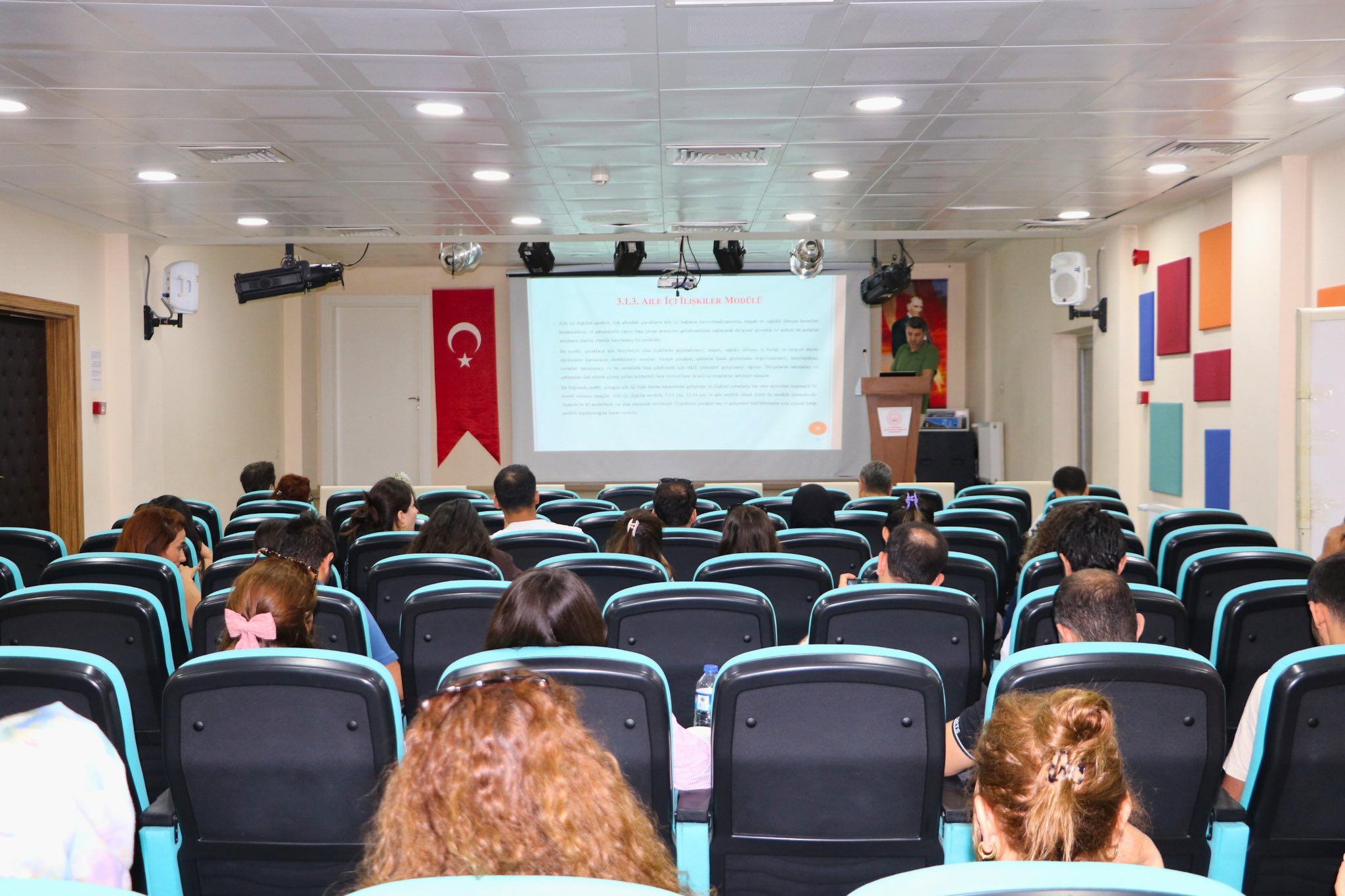 Hizmet İçi Eğitim   İl Müdürlüğümüz Konferans Salonu’nda, personelimize yönelik Danışmanlık Tedbiri Uygulamaları Eğitici Eğitimi gerçekleştirildi.  Eğitim programında, danışmanlık tedbirinin etkin ve doğru uygulanmasına yönelik bilgi paylaşımında bulunularak uygulama süreçleri ele alındı.