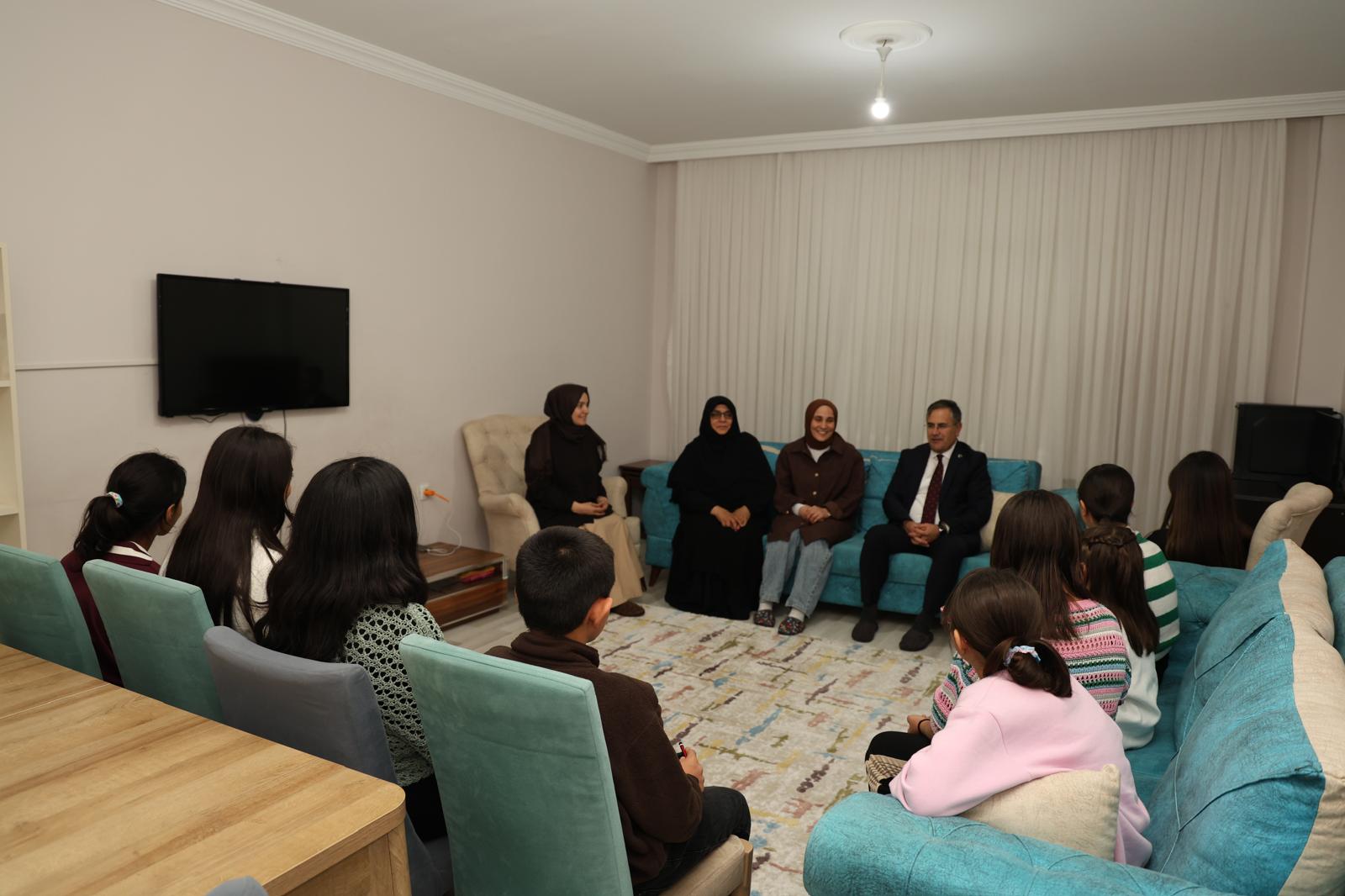 İl Müdürümüz Sn. Vefa Akdoğan, Çaldıran Çocuk Evleri Sitesi Müdürlüğümüzü Ziyaret Etti