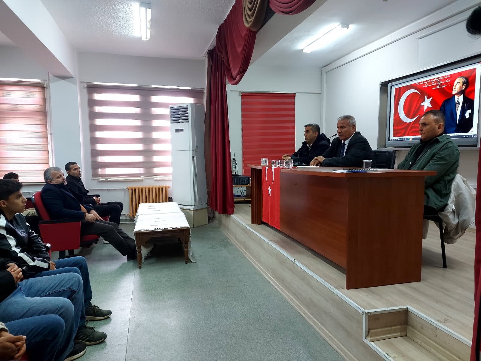 Vatan ve Kahramanlık Buluşmaları Kapsamında Öğrencilerimizi Gazilerimizle Buluşturduk