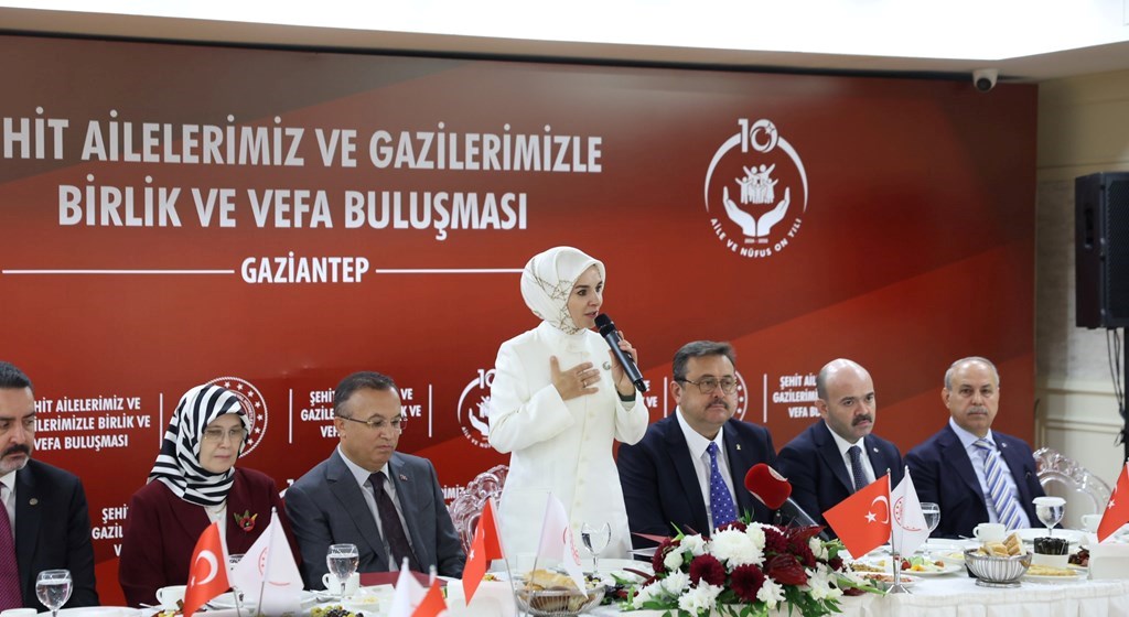 Bakan Göktaş, Gaziantep'te şehit aileleri ve gazilerle vefa buluşmasında bir araya geldi: