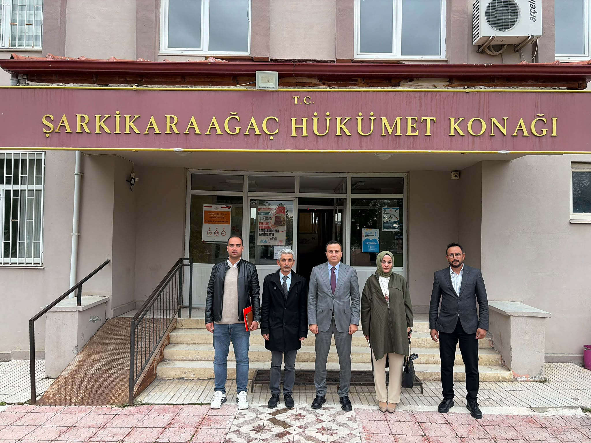 İl Müdürümüz Sayın Selim KÖSE ve İl Müdür Yardımcımız Sayın Neslihan Şeyma TAŞALTIN SOYDİNÇ, Şarkikaraağaç Sosyal Hizmet Merkezimizi ziyaret etti.