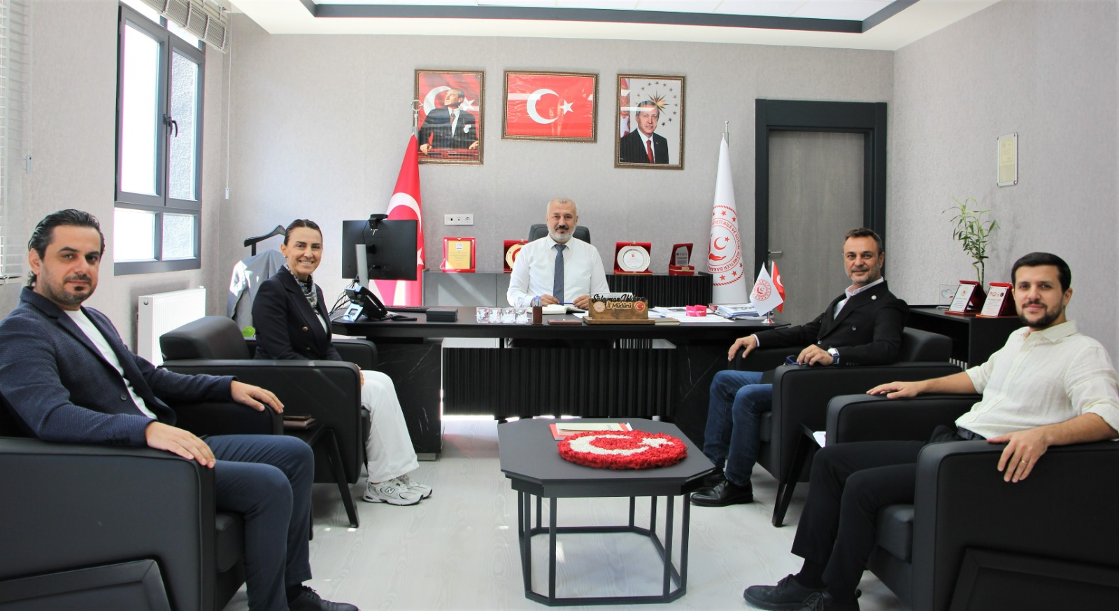 ARKED Arama Kurtarma Eğitim Derneği Yönetim Kurulu Başkanı Ogün Kaptanoğlu ve TÜRSAB Hatay Bölge Temsil Kurulu Başkanı Mehmet Ali Aycıl’ dan anlamlı ziyaret.