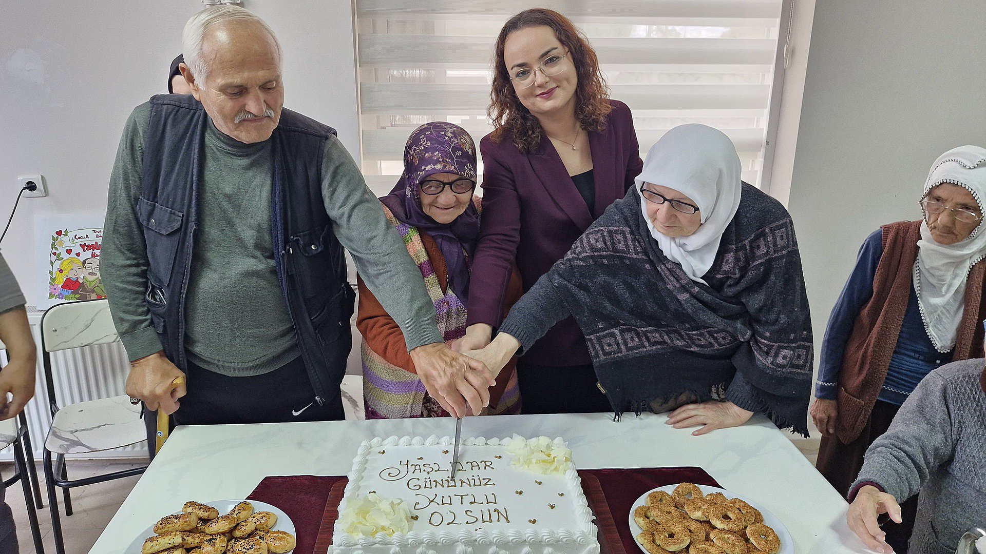 Zile Huzurevinde "1 Ekim Dünya Yaşlılar Günü" Coşkuyla Kutlandı