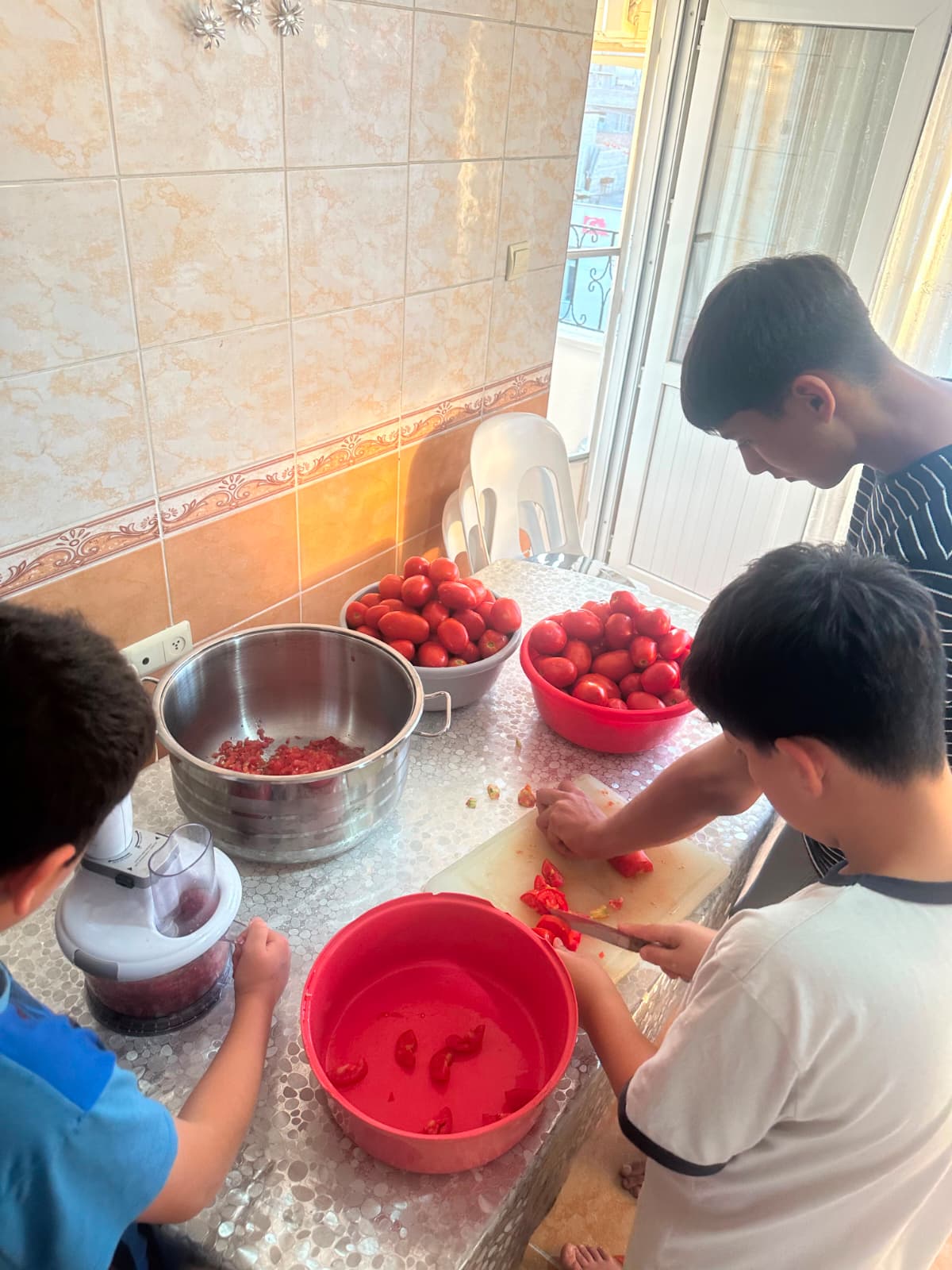 Çocuklarımızla Birlikte Kış Hazırlıkları Kapsamında Domates Konservesi Yaptık