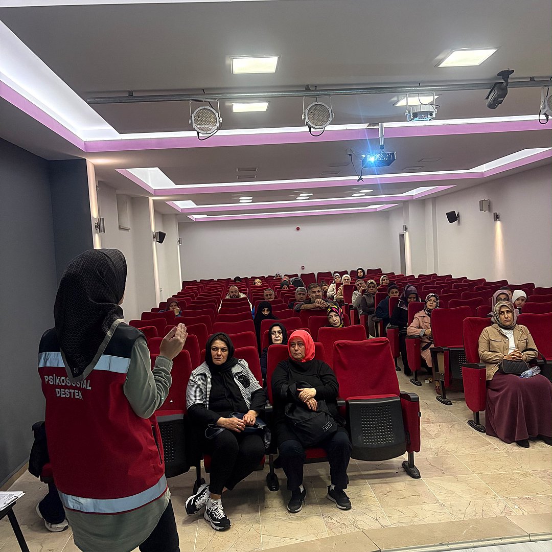Ortaokul Velilerine “Bilinçli Medya Kullanımı” Eğitimi Verildi